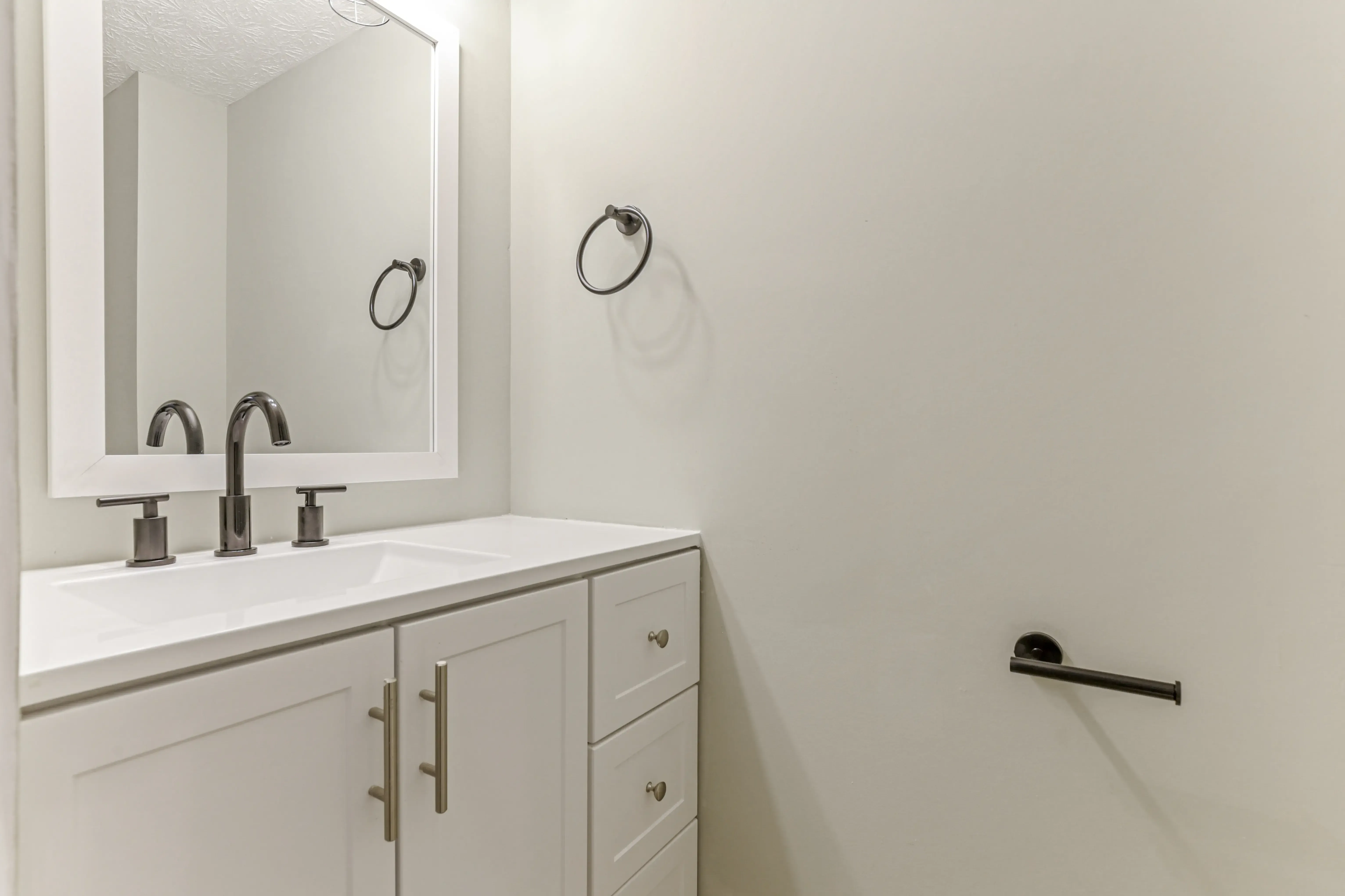 Guest Bathroom Update - Image 5